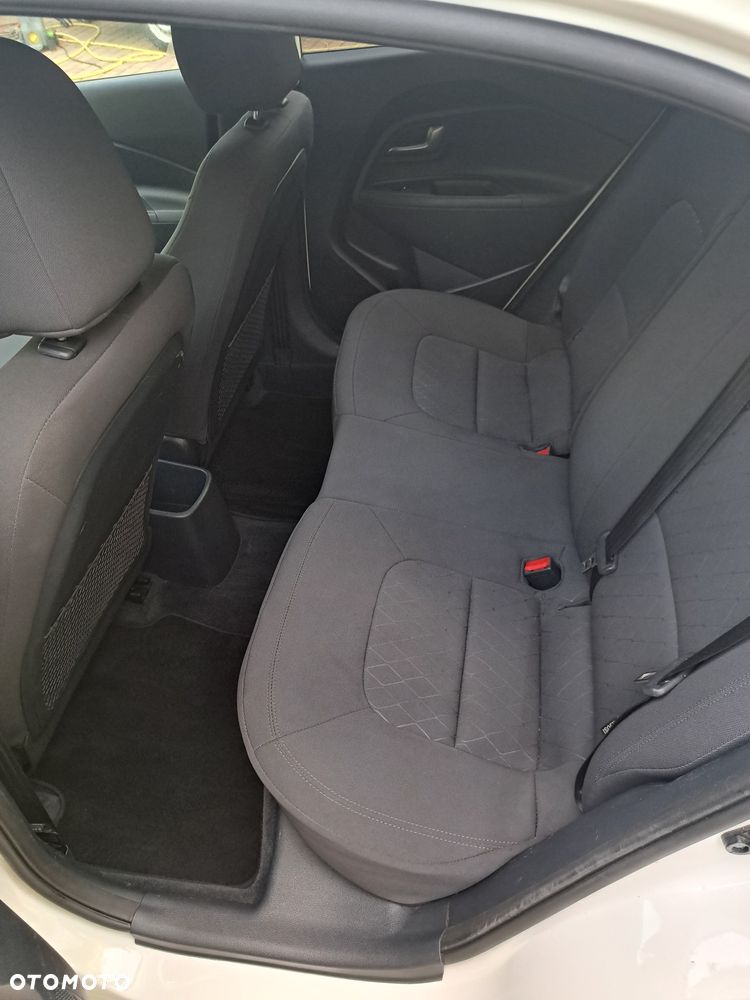 Kia Rio 1.1 crdi XL - 8