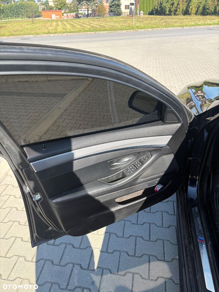 BMW Seria 5 530d xDrive - 11