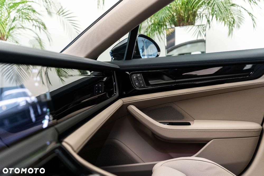 Porsche Panamera 4 E-Hybrid PHEV - 24