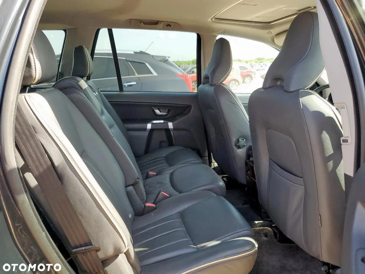 Volvo XC 90 - 9