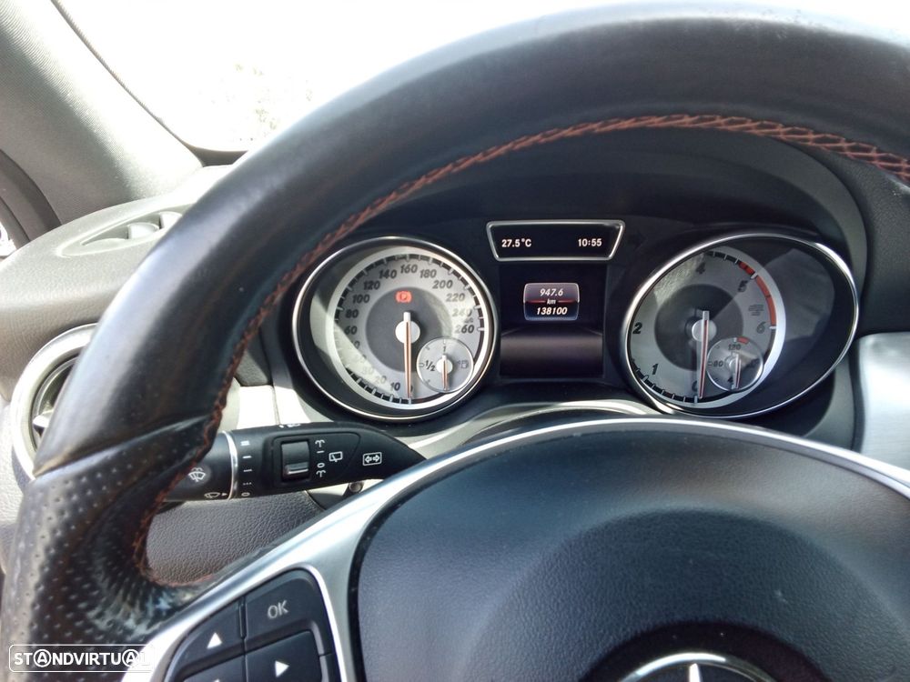 Mercedes-Benz CLA 180 d Shooting Brake AMG Line - 16