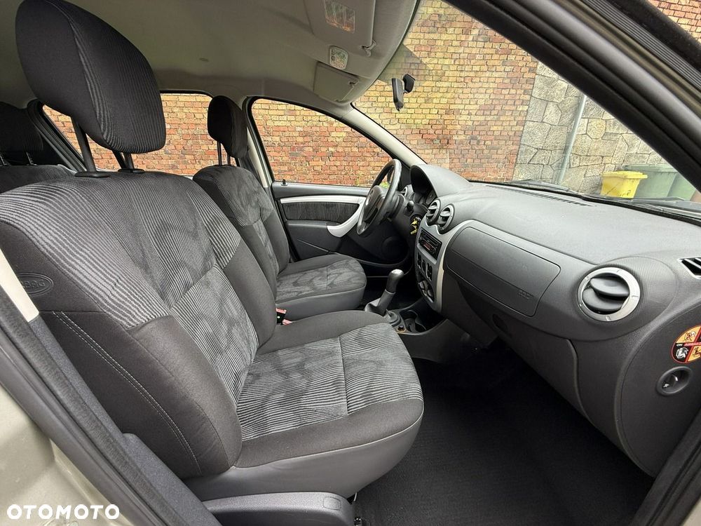 Dacia Sandero 1.2 16V 75 Celebration - 8
