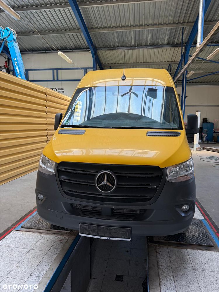 Mercedes-Benz Sprinter - 2