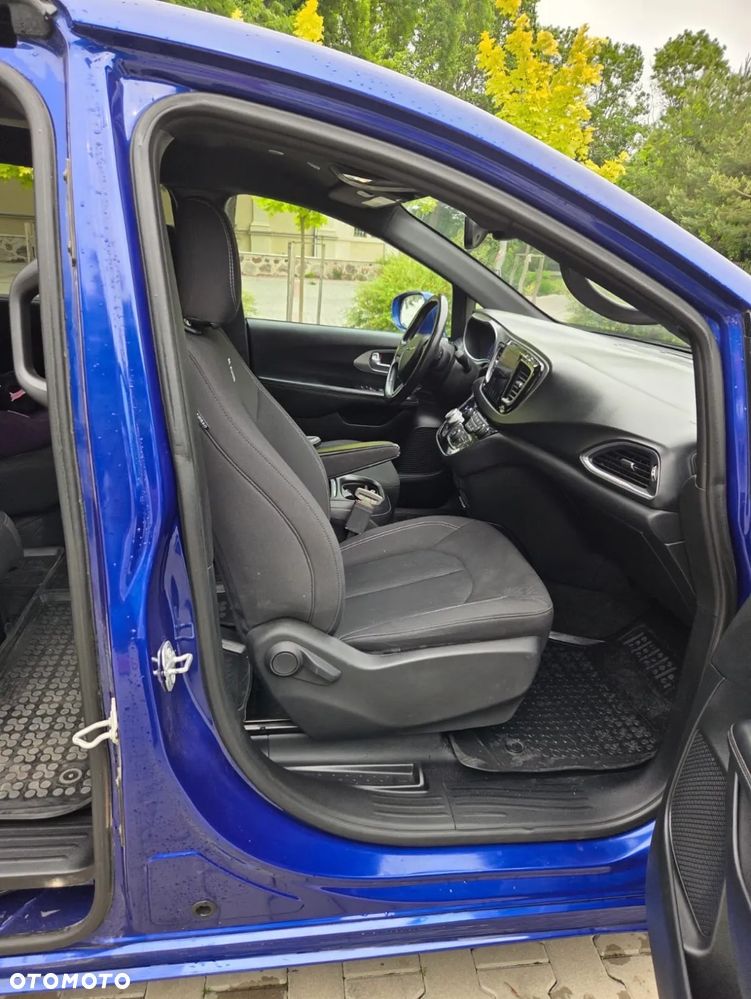 Chrysler Pacifica - 13