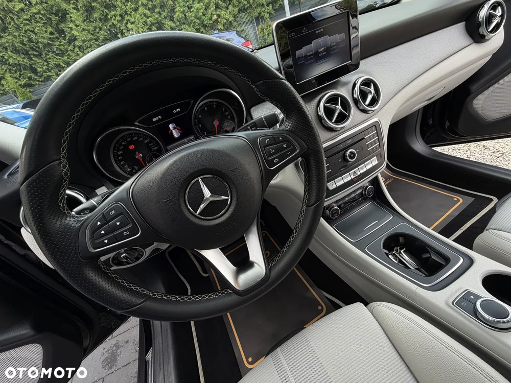 Mercedes-Benz GLA 200 7G-DCT Style - 30