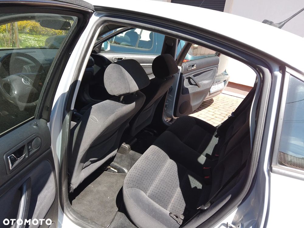 Volkswagen Passat 2.5 TDI Comfortline Tiptr - 16