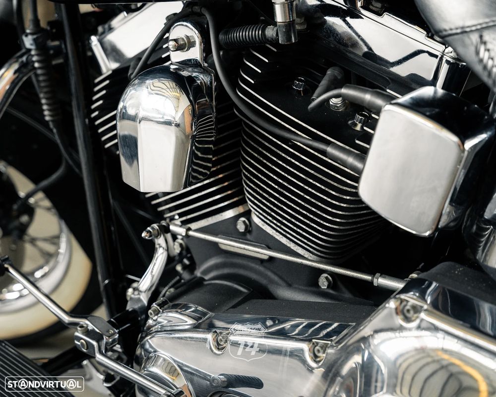 Harley-Davidson FLST Softail Deluxe - 16