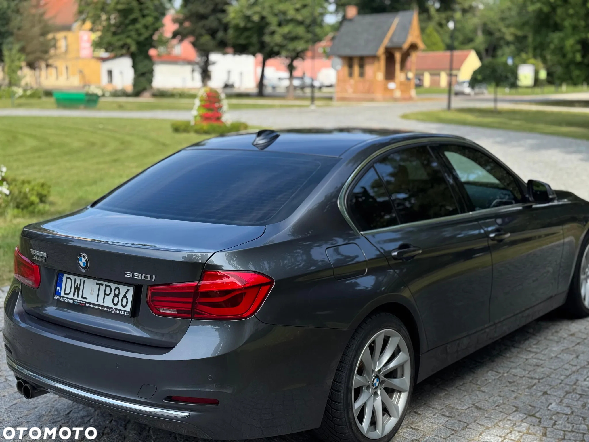 BMW Seria 3 330i - 14