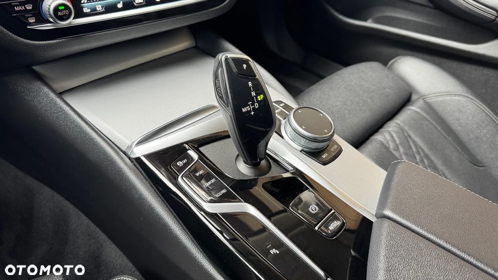 BMW Seria 5 520d Sport Line - 24