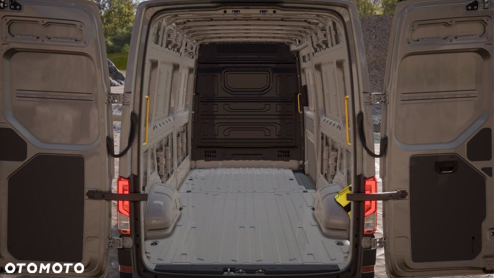 Volkswagen Crafter Furgon z wysokim dachem - 13