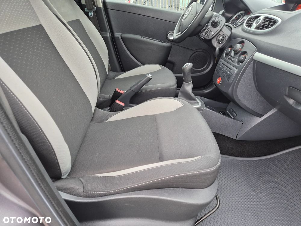 Renault Clio 1.2 16V 75 Dynamique - 11