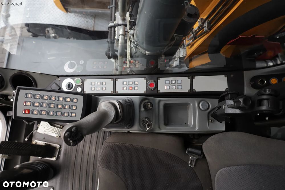 Liebherr A918 Compact Litronic - 32