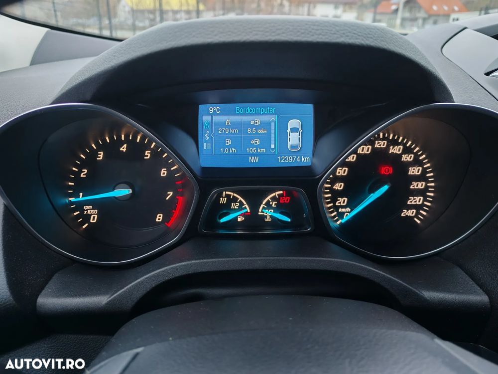 Ford Kuga 1.6 EcoBoost 2x4 Titanium - 16