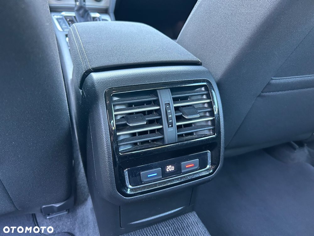 Volkswagen Passat - 11