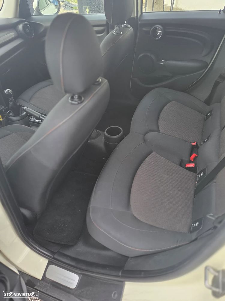 MINI 5 Portas Cooper D - 11