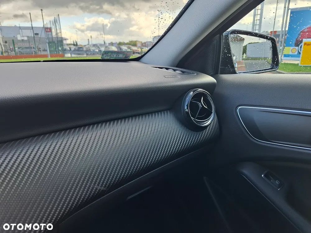 Mercedes-Benz GLA 180 7G-DCT Urban - 7