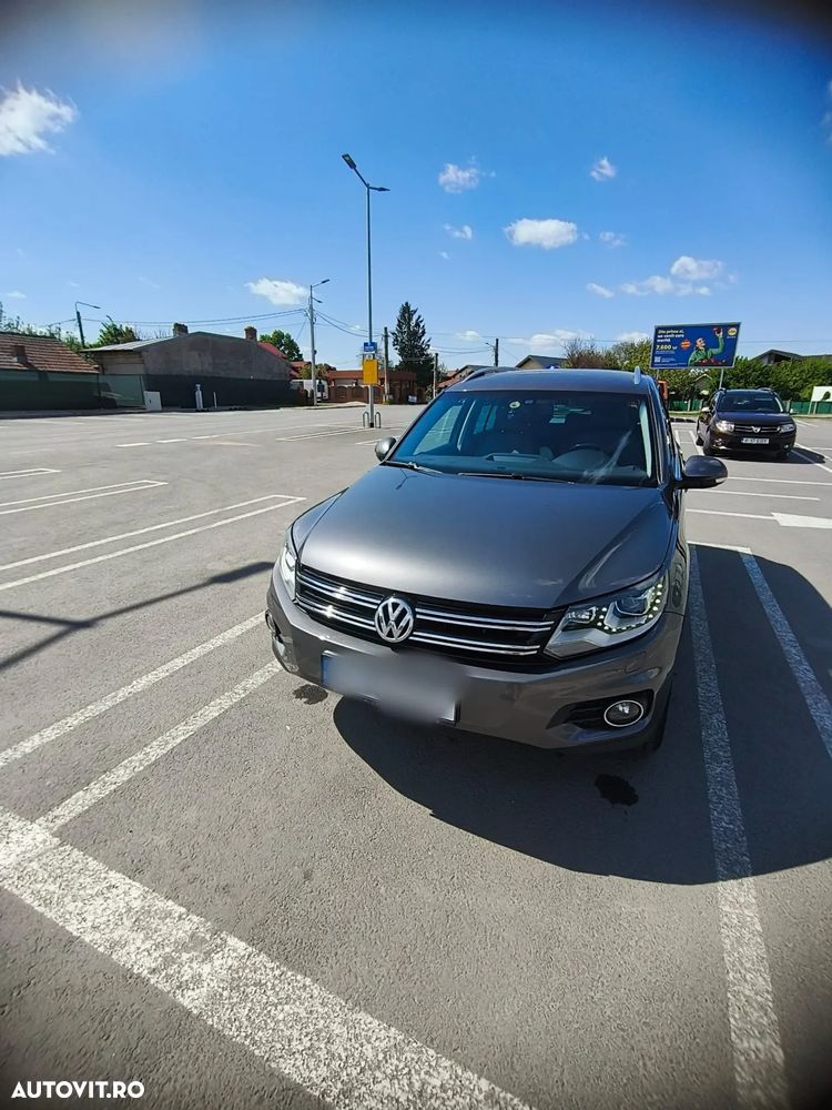 Volkswagen Tiguan - 1