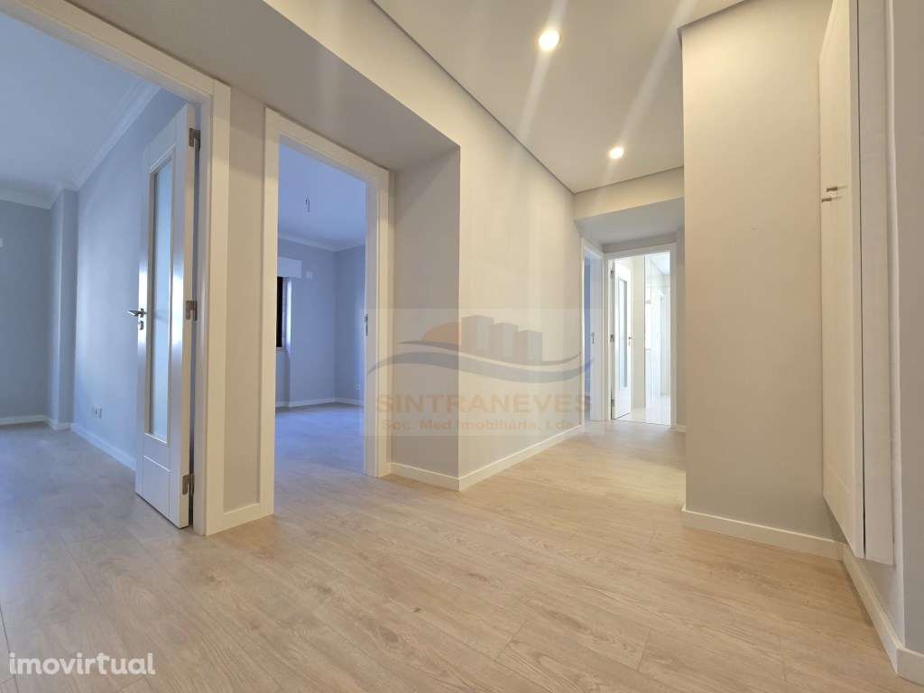 Fantástico T2 + 1 totalmente remodelado e Prédio com elevador acaba... - Grande imagem: 2/41