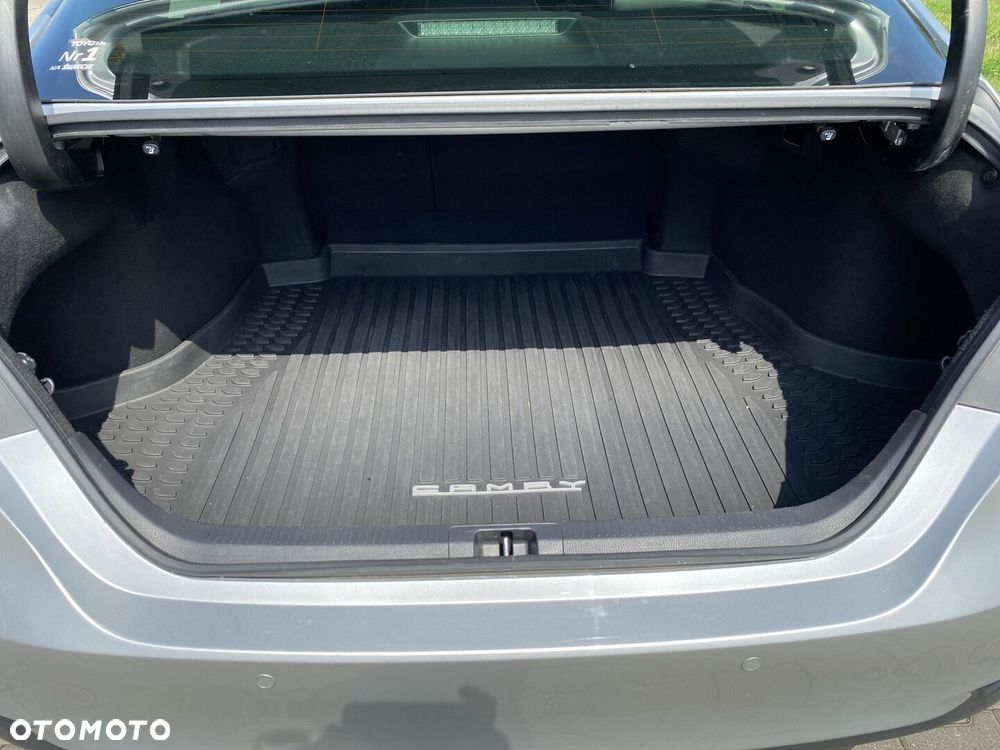 Toyota Camry 2.5 Hybrid Executive CVT - 26