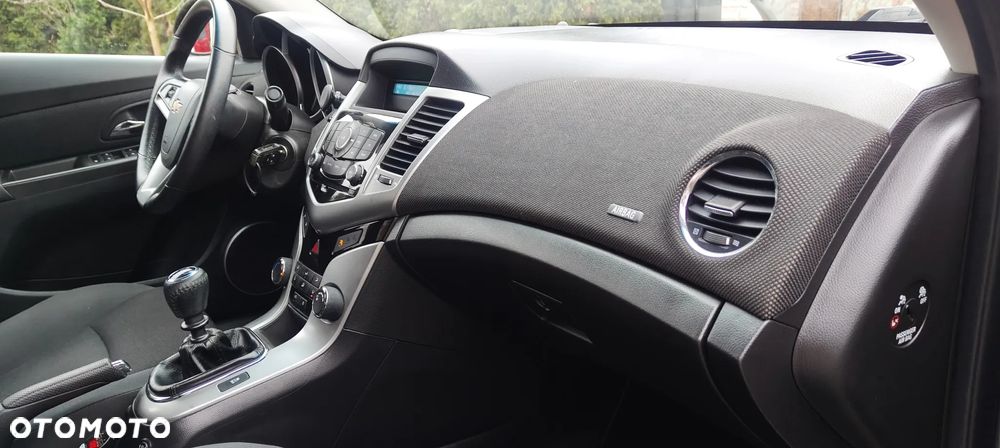 Chevrolet Cruze 1.8 LT - 16