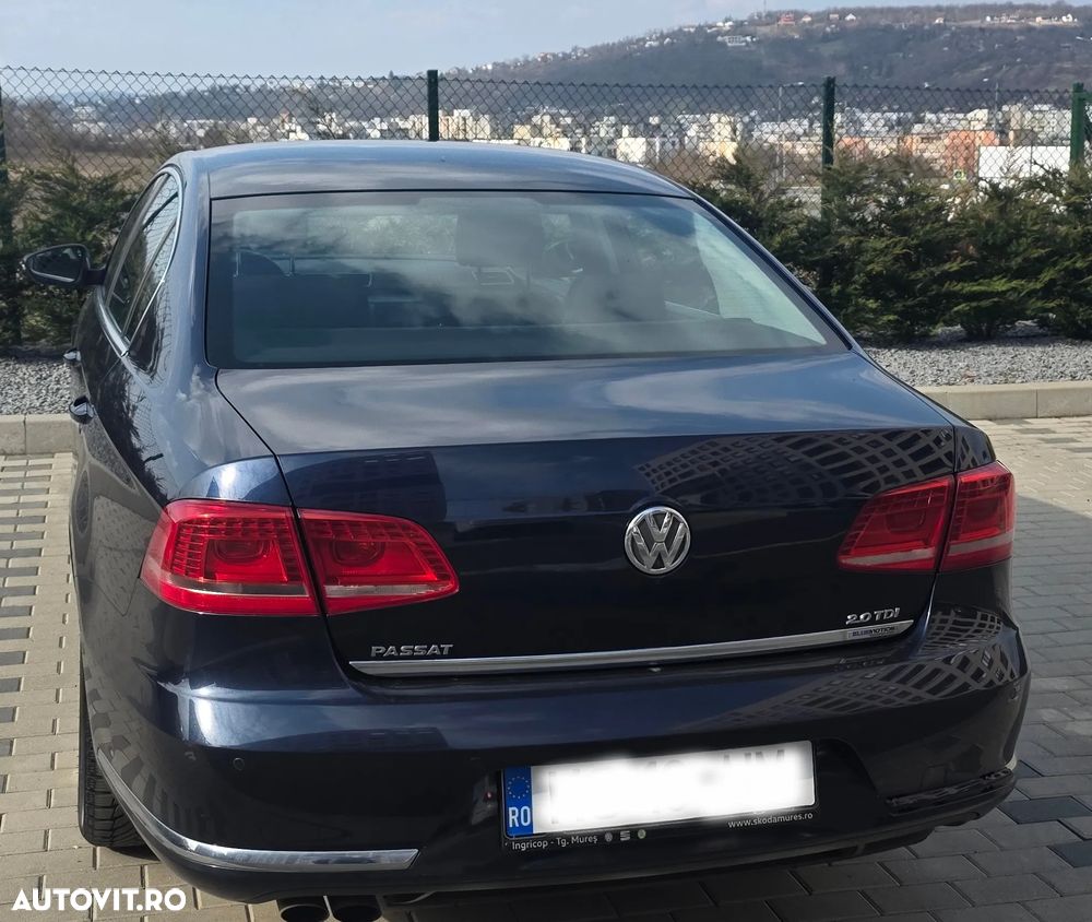 Volkswagen Passat 2.0 TDI DPF Blue TDI DSG Comfortline - 3