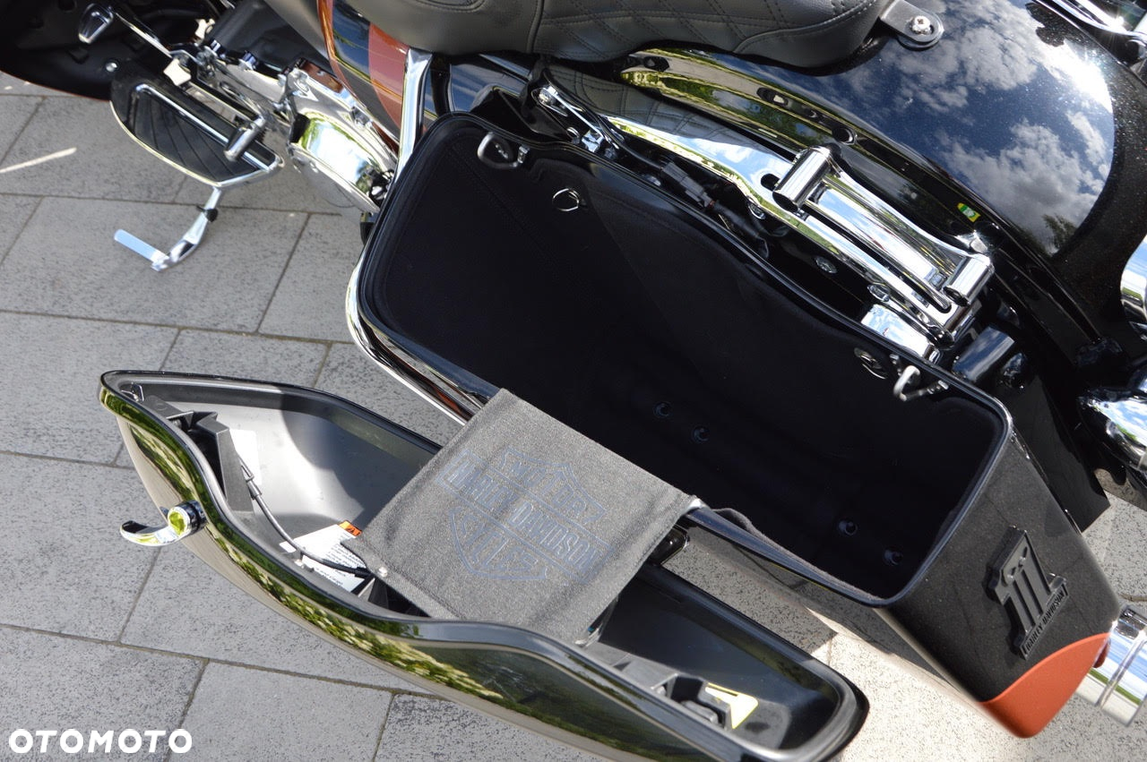 Harley-Davidson Touring Road Glide - 22