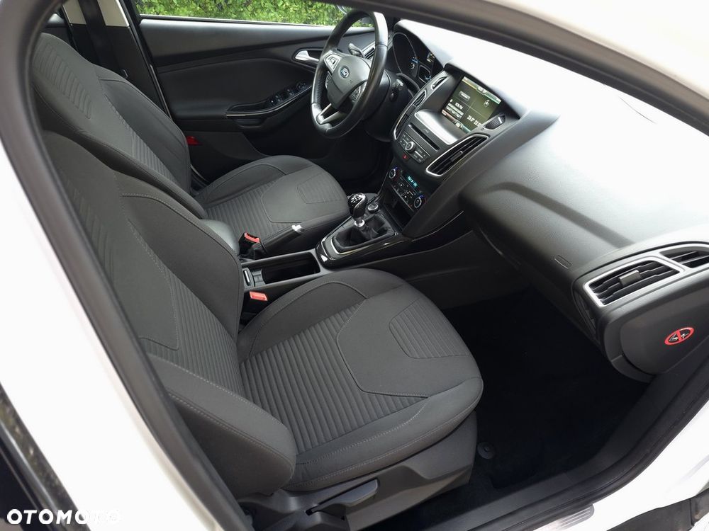 Ford Focus 2.0 TDCi Titanium ASS - 9