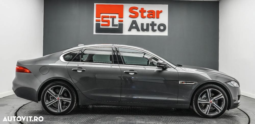 Jaguar XF 20d RWD Portfolio - 10