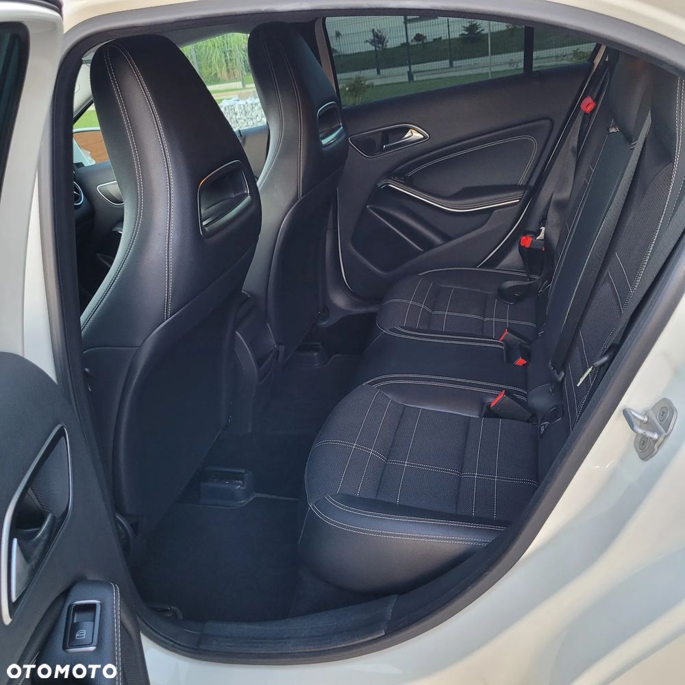 Mercedes-Benz Klasa A 180 BlueEfficiency Edition - 12