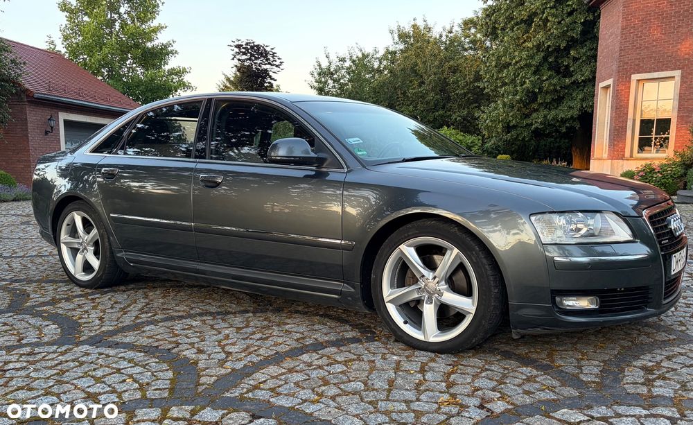 Audi A8 - 4