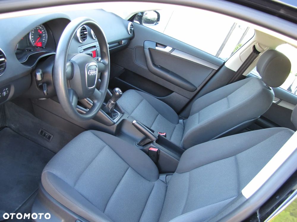 Audi A3 Sportback 1.6 Ambiente - 22