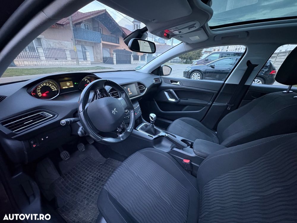 Peugeot 308 1.2 L PureTech Turbo Allure - 18