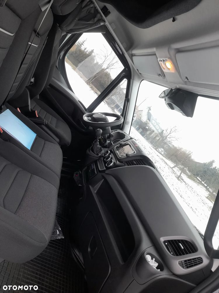 Iveco DAILY 70C18 72C18 --NOWY-- dmc 7,2T 180Koni MROŹNIA -20+30 ZASILANIE ZEWNETRZNE chłodnia kontener SYPIALNIA  model PRZED liftingiem!!! bez radarów bez wagi!!! POLSKI SALON -- NOWY-- GWARANCJA-- - 18