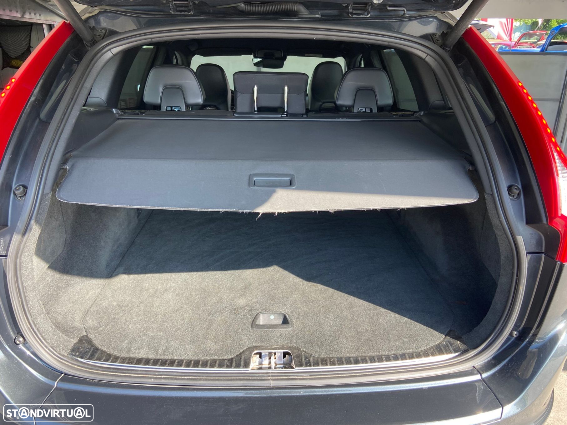 Volvo XC 60 2.0 D4 R-Design Momentum Geartronic - 37