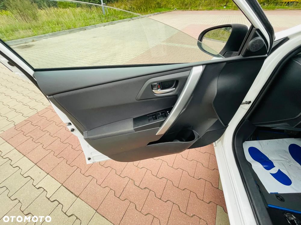 Toyota Auris 1.8 HSD Luna - 23