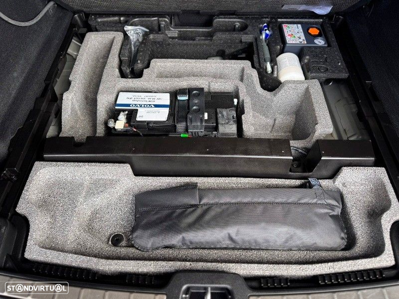 Volvo XC 60 2.0 T8 PHEV R-Design AWD - 45