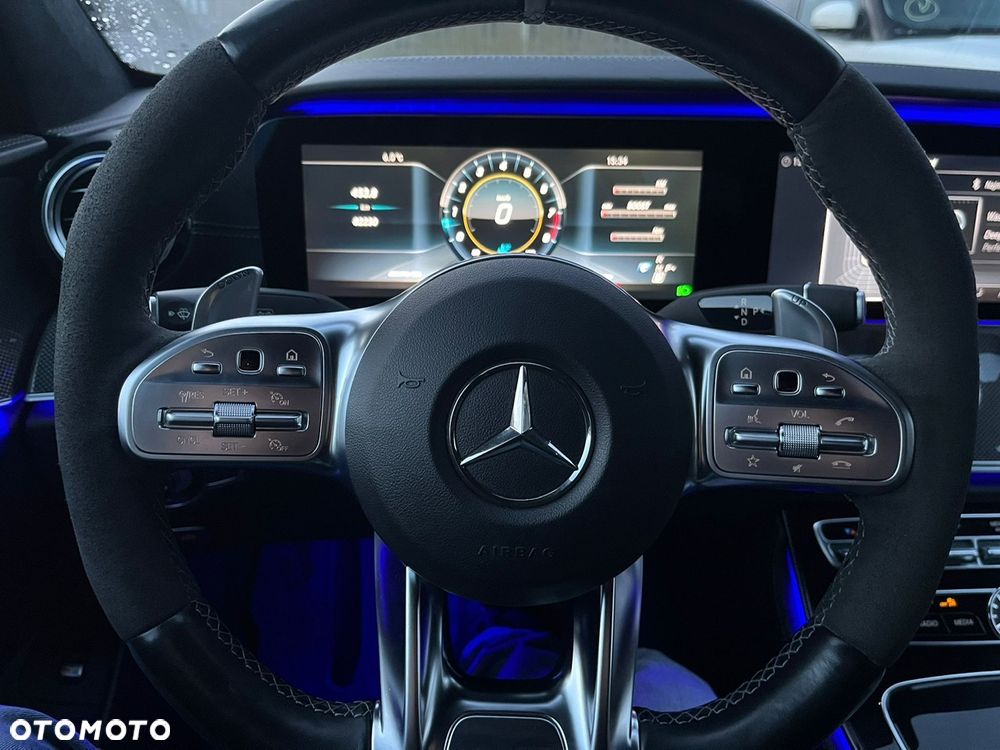 Mercedes-Benz Klasa E AMG 63 S 4Matic+ AMG Speedshift MCT-9G - 3