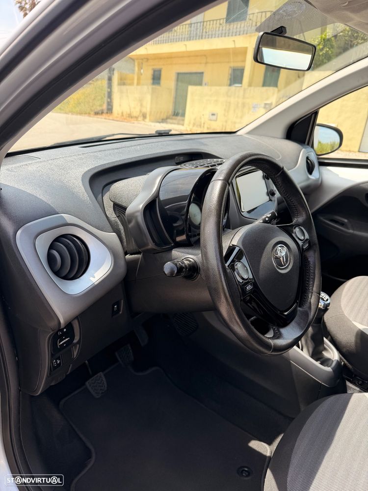 Toyota Aygo 1.0 X-Play Plus+X-Touch+TSS - 16
