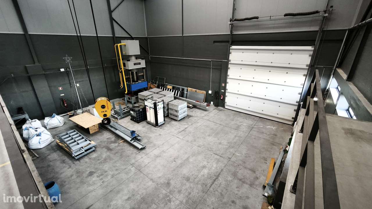 Armazém com área total de 1200m, Olival, Vila Nova de Gaia - Grande imagem: 5/12