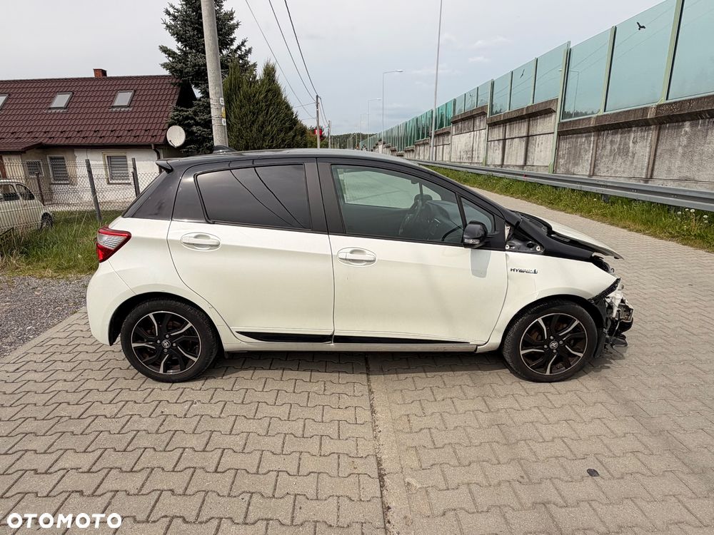 Toyota Yaris Hybrid 100 Business Edition - 9