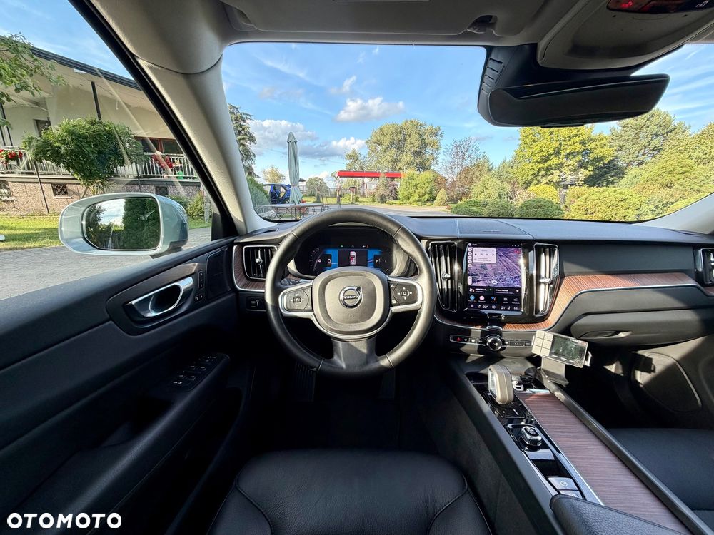 Volvo XC 60 B5 B AWD Momentum Pro - 23