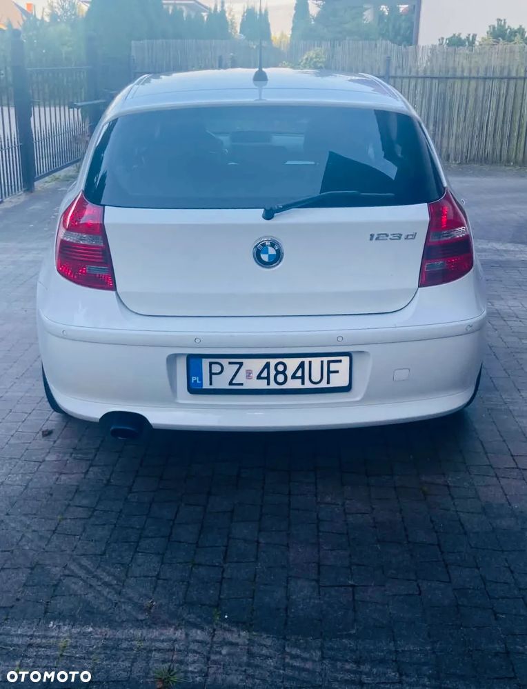 BMW Seria 1 123d - 3