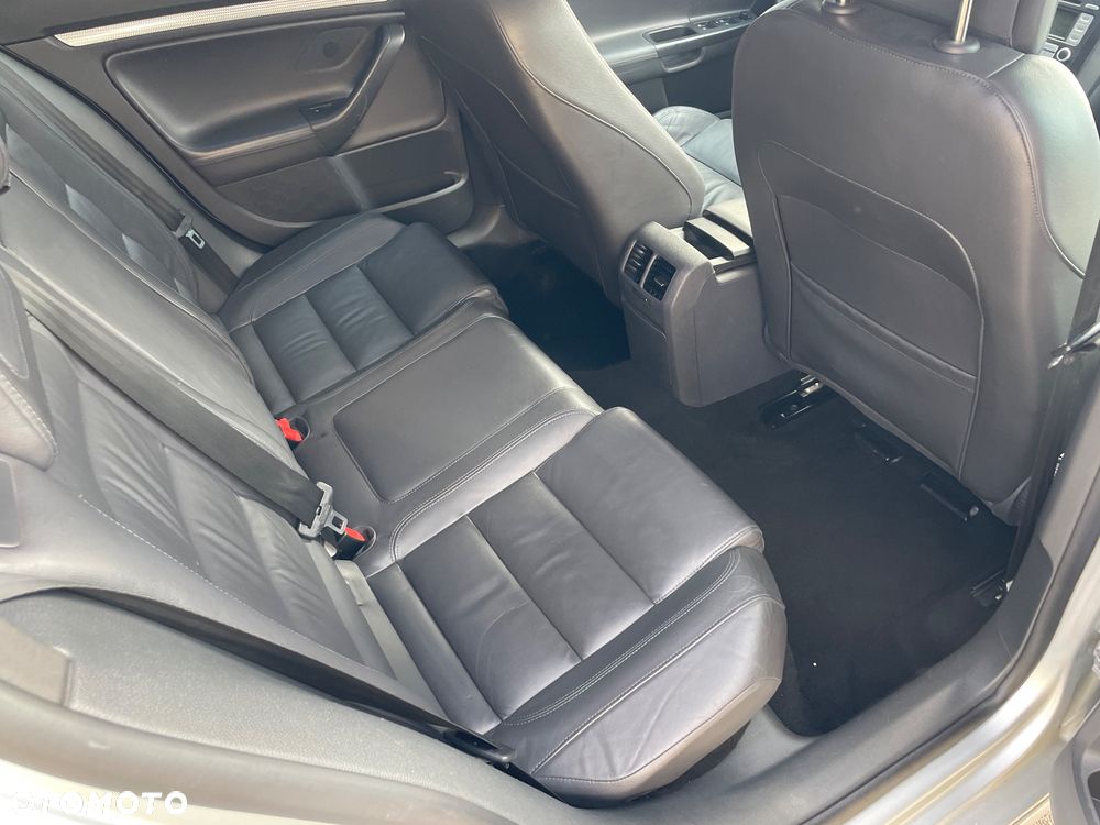 Volkswagen Golf R32 4Motion DSG - 13