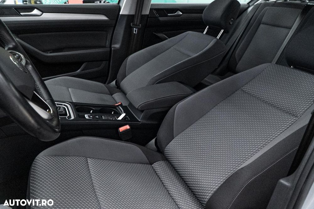 Volkswagen Passat 2.0 TDI DSG Comfortline - 27