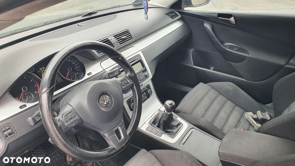 Volkswagen Passat - 22