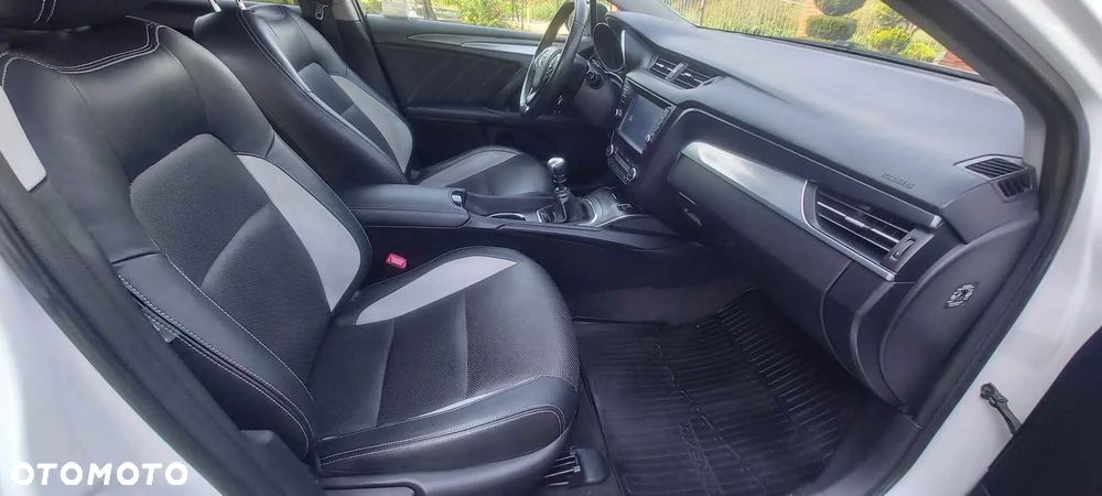 Toyota Avensis 2.0 D-4D Prestige - 20