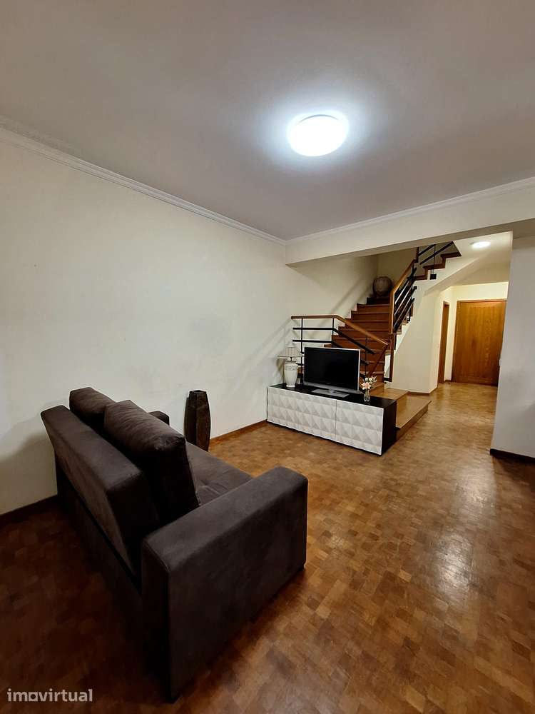 Apartamento T3 Duplex Renovado com Garagem | Ribeira Brava, Madeira - Grande imagem: 3/18
