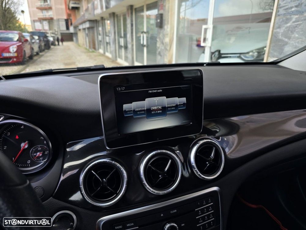 Mercedes-Benz CLA 180 d Urban - 18