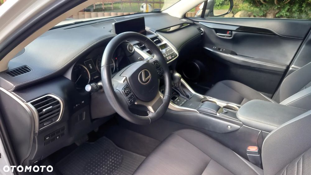 Lexus NX 300 F Sport AWD - 17