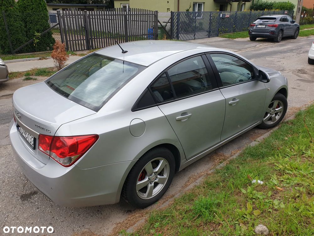 Chevrolet Cruze 1.8 LS - 19